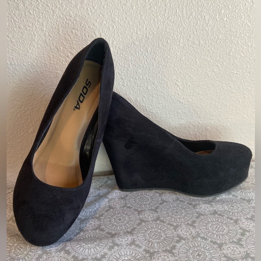 Soda~Durable~Fashion~Black~Faux Suede~High Platform~Wedge~Slip-On~Shoe~Size 9